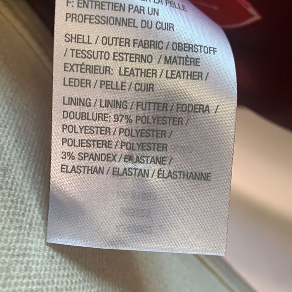 Isaac
Mizrahi NWOT red suede snap front jacket - Picture 12 of 12